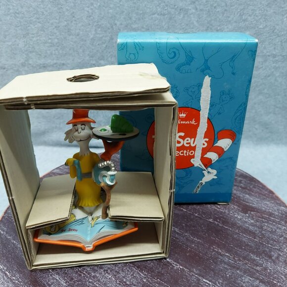 Dr. Seuss Cat In The Hat Figurine With Green Eggs & Ham Statue - Picture 9 of 9